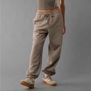 American Eagle Everyday Luxe Jogger Size Small